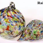A glass ornament with many colors of the same color.